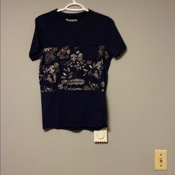 T-shit. - Picture 1 of 3